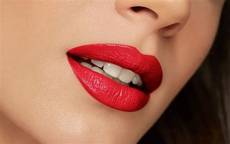 How to Use Red Dark Lipstick Shades for New Year Party Look