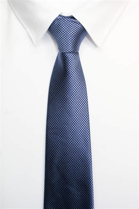 corbatas seda azul www.corbatasygemelos.es | Combinación de camisa y corbata, Camisas hombre ...