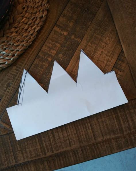 Birthday Crown (No-Sew And Make In 10 Minutes) - DIY Couple Blog