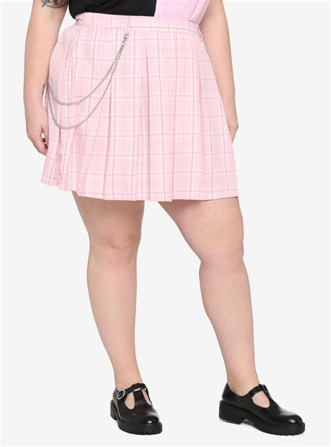 Pink Plaid Chain Pleated Skirt Plus Size | Hot Topic | Pink plaid skirt, Pleated skirt plus size ...