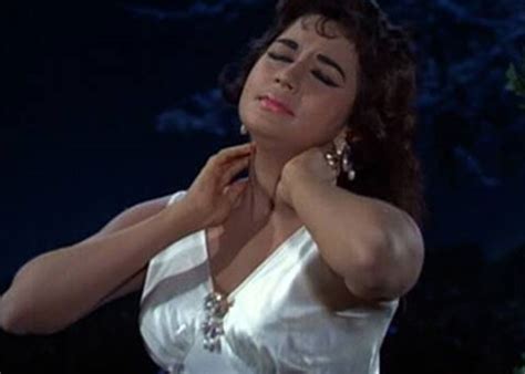 Remembering Nanda: 5 unforgettable songs starring her - NDTV Movies