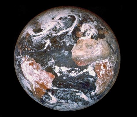 APOD: December 25, 1999 - An Earth Ornament