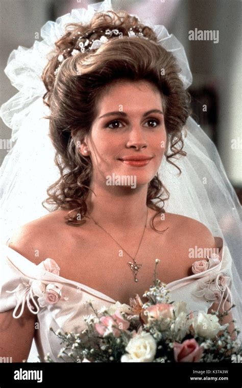 STEEL MAGNOLIAS JULIA ROBERTS WEDDING: BRIDE Date: 1989 Stock Photo - Alamy