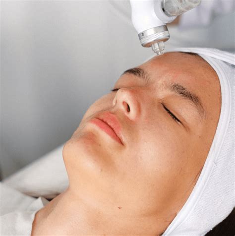 The Self-Care Treatment Everyone’s Getting + Where: Diamond Glow Facial ...