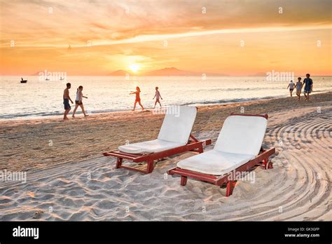 Golden sunrise vietnam hi-res stock photography and images - Alamy