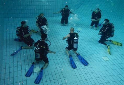 KMC members dive into scuba training > Ramstein Air Base > Article Display