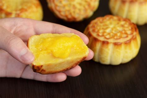 TVB Twins Mini Egg Custard Mooncake Gift Pack The Royal Garden E-shop ...