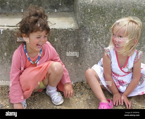 Girl friends laughing Stock Photo - Alamy