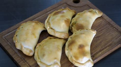 These fluffy, flaky and savoury Uruguayan empanadas are baked in ...