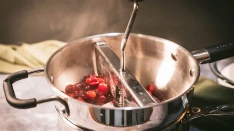 Canning Cranberry Sauce | The Rustic Elk