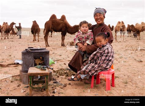 Mongolian family in the Gobi Desert Stock Photo - Alamy