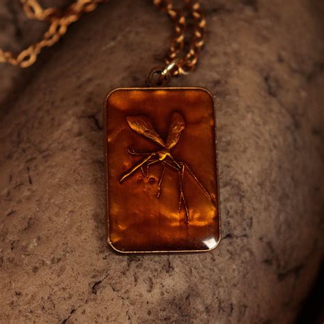 Jurassic Park Limited Edition Unisex Amber Necklace – Fanattik