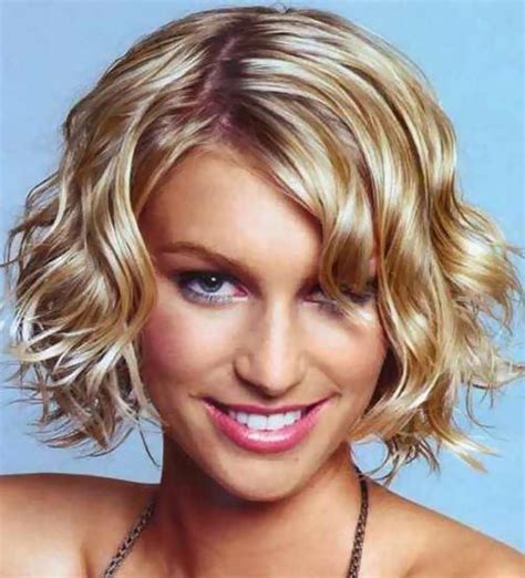 54 Most Suitable Hairstyles For Triangle Face Shape | Short wavy hair ...