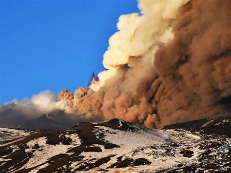 Mt Etna eruption: Stunning photos of Italy’s volcanic explosion | news ...