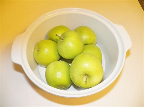 Green Apples Free Stock Photo - Public Domain Pictures