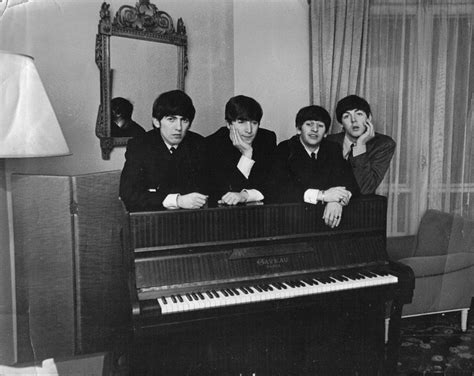 The Beatles; Paris; January 1964 (960×762) | The beatles, Beatles ...