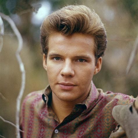 Bobby Vee: 1960s pop star dies aged 73 after battle with Alzheimer's disease - ABC News