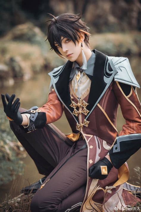 El cosplay de Zhongli, Arconte Geo de Genshin Impact, por el que vas a ...