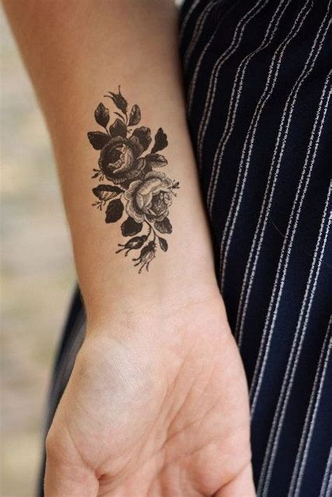 Tatuagens femininas: 100 fotos lindas para você se inspirar Small Girl Tattoos, Cute Small ...