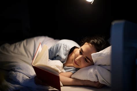 Why You Should Read Before Bed If You Have Trouble Sleeping | POPSUGAR Fitness