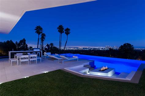 If It's Hip, It's Here (Archives): PART ONE: Modern Mansion With Wrap Around Pool and Glass ...