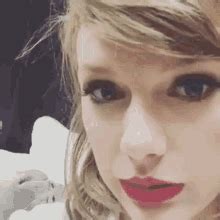 Taylor Swift Confused-GIFs | Tenor