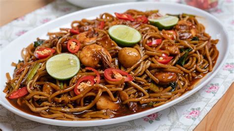 Mee Goreng Basah 2.0 - YouTube in 2021 | Yummy seafood, Seafood stir fry, Noodle recipes easy