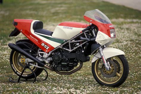 Marco Lucchinelli’s 1988 Ducati 851 superbike racer test: start of it...