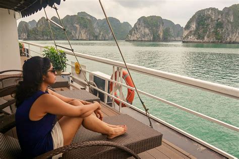 THE BEST HALONG BAY CRUISE GUIDE - TWO FLASHPACKERS