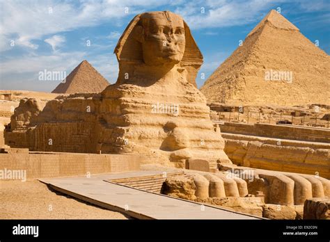 Full Sphynx Profile Pyramid Giza Egypt Stock Photo - Alamy