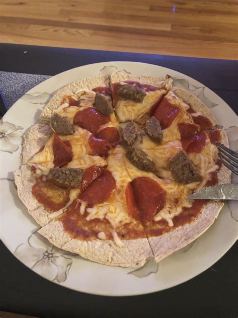 My first low carb tortilla pizza! : r/Keto_Food