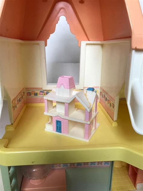 Vintage Playskool Victorian DOLLHOUSE Loving Family 1991 Doll house pink white | #1844354791