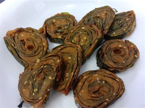 Alu vadi / Taro leaves rolls recipe - Popularecipes