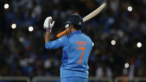 MS Dhoni Jersey no. 7 should be retired by BCCI, Demands Former ...