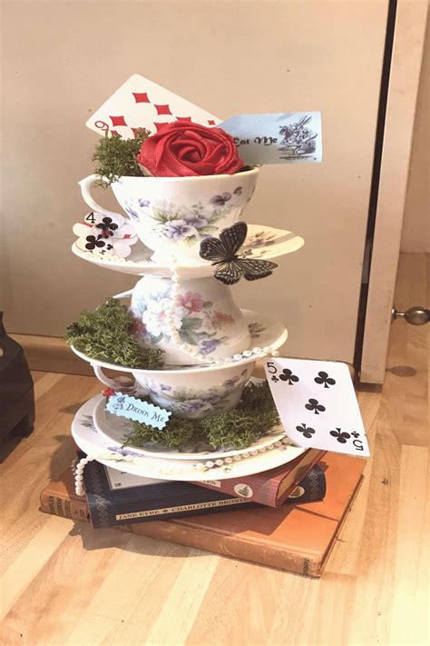 Simple Alice In Wonderland table decoration | Alice in wonderland tea party birthday, Wonderland ...