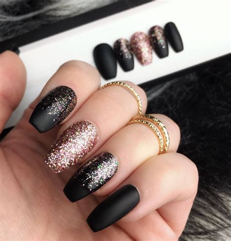 +34 Top Black And Gold Glitter Nails | Gold glitter nails, Fashion ...