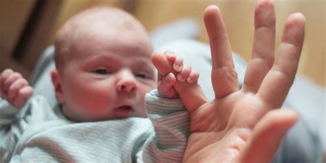 What Parents Need to Know About Newborn Reflexes | HealthNews