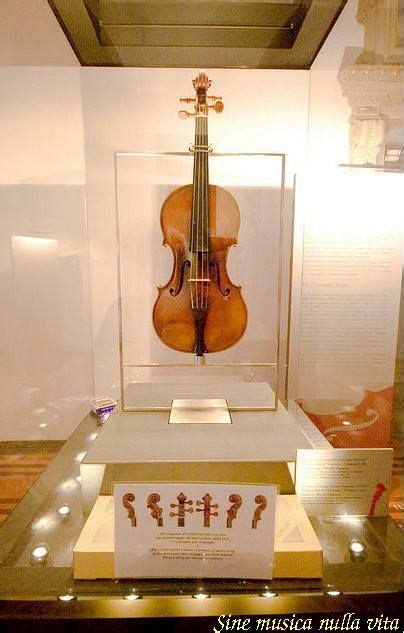 "Il Cannone Guarnerius" - Paganini's favorite violin made in 1743 by ...