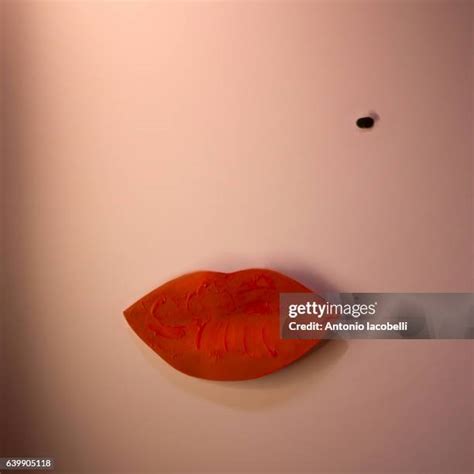 221 Red Lips Silhouette Stock Photos, High-Res Pictures, and Images - Getty Images