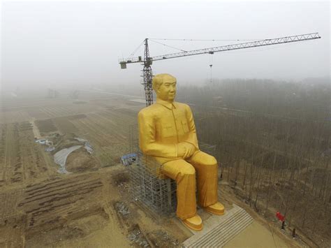 This gigantic statue of former Chinese leader Mao Zedong has sudden...