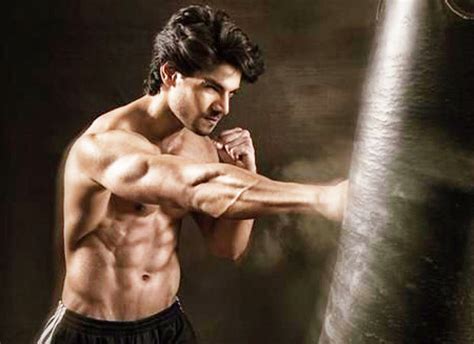 Sooraj Pancholi injures his hip during martial arts training ...