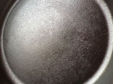 Getting a cast iron skillet surface smooth - Seasoned Advice