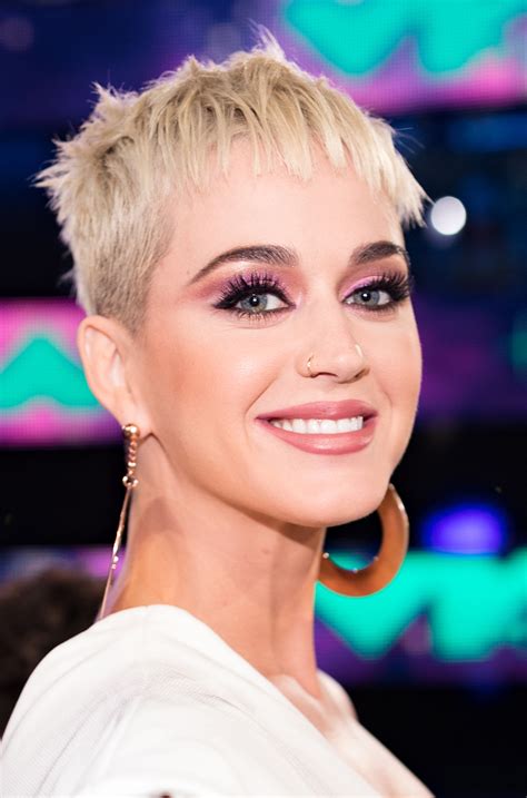 Katy Perry *only* wore drugstore makeup to the VMAs, and here's what you need to get her look ...