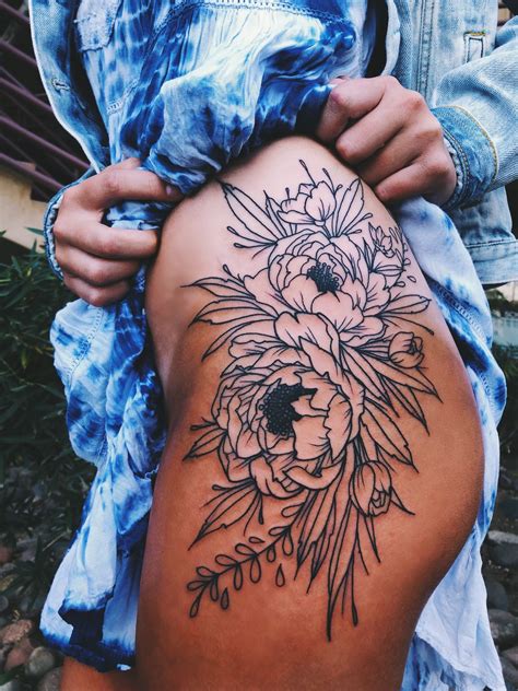 Beautiful feminine tattoo, flowers, side | Floral thigh tattoos, Hip tattoos women, Hip thigh ...