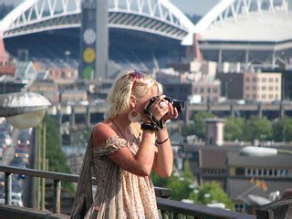Photography in Seattle | A woman takes photos of Elliot Bay,… | Flickr