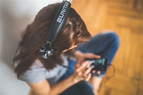 Woman with headphones listening music · Free Stock Photo
