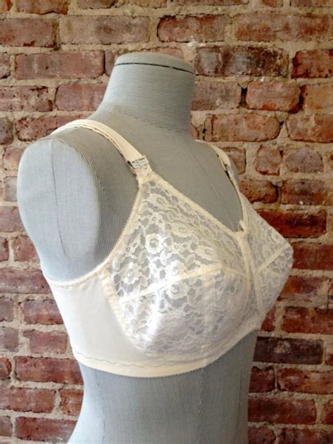 Size 40 C - PENNYS Vintage Bra - White Lace Bullet Bra - Viva Las Vegas - Vintage Bra - Pinup ...