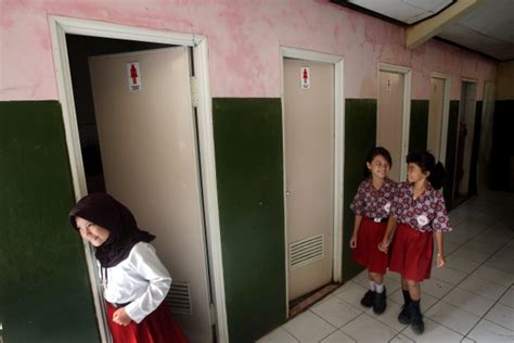 Toilet Sekolah Kotor, Siswi Memilih Tidak Masuk Kelas Saat Menstruasi ...