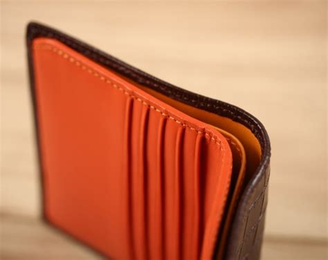 StoryLeather.com - Handmade coffee crocodile pattern genuine leather short wallet