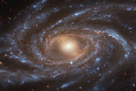 NASA's Hubble Telescope Captures Milky way-like Stunning Blue Galaxy ...